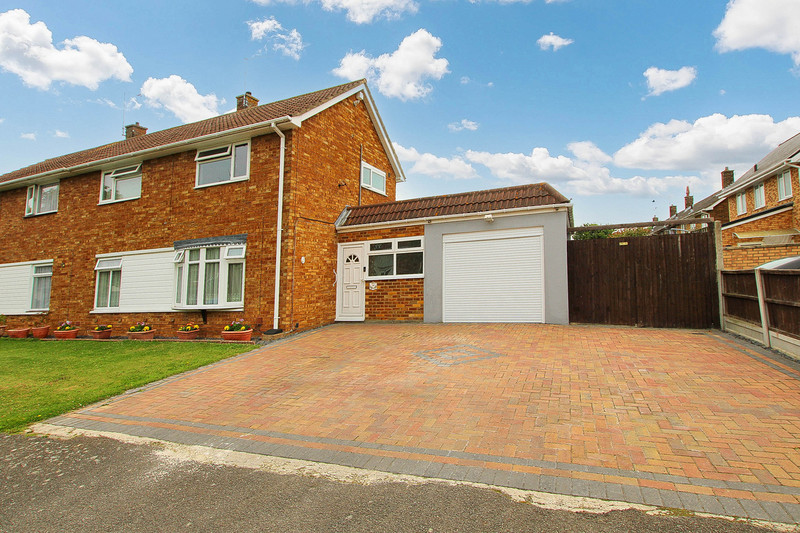 Chesterford Gardens, Basildon, SS14