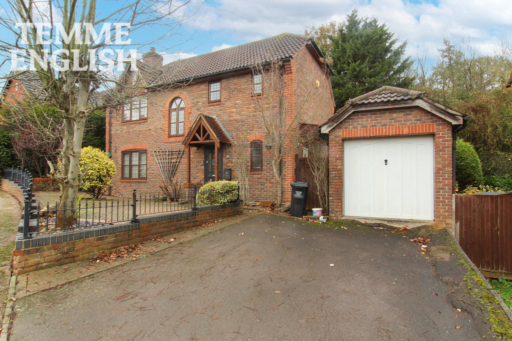 Hillcrest View, Basildon, SS16