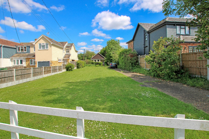 High Road North, Laindon, SS15