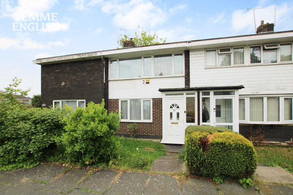 Markhams Chase, Lee Chapel North, Basildon, SS15 – With Garage & No Onward Chain!