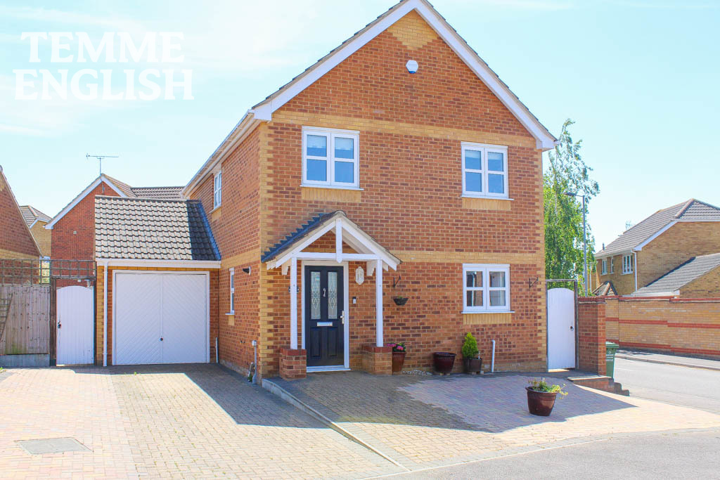 Roxwell Crescent, Wickford, SS12