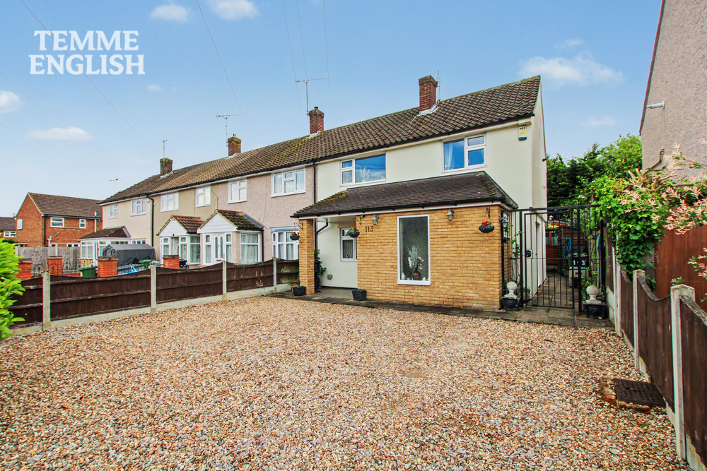 Kathleen Ferrier Crescent, Laindon, SS15 – Boasting A Stylish Outbuilding & Complete Chain!