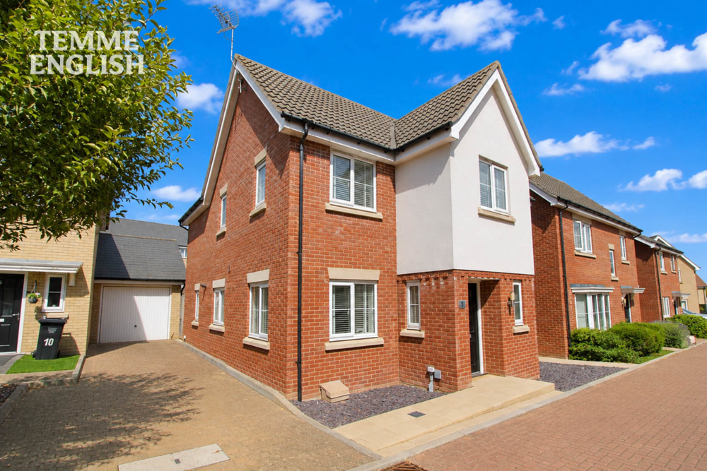 Scholars Crescent, Dunton Fields, Laindon – Immaculate Family Home!