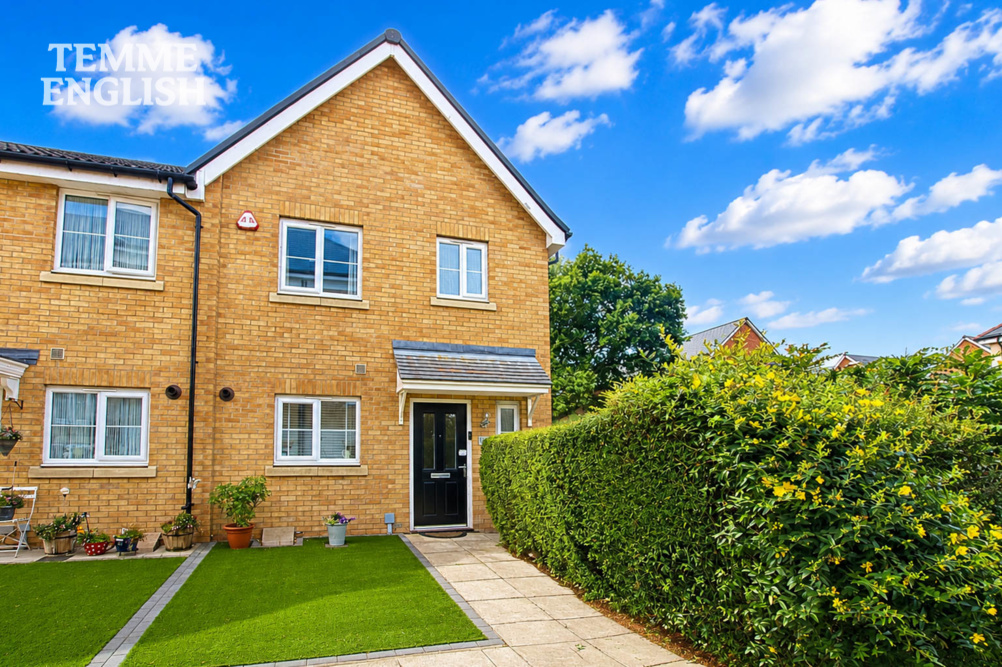 Warwick Crescent, Dunton Fields, Laindon – No Onward Chain!