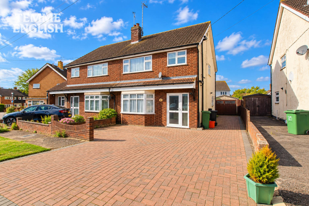 Burns Avenue, Pitsea, SS13 – No Onward Chain!