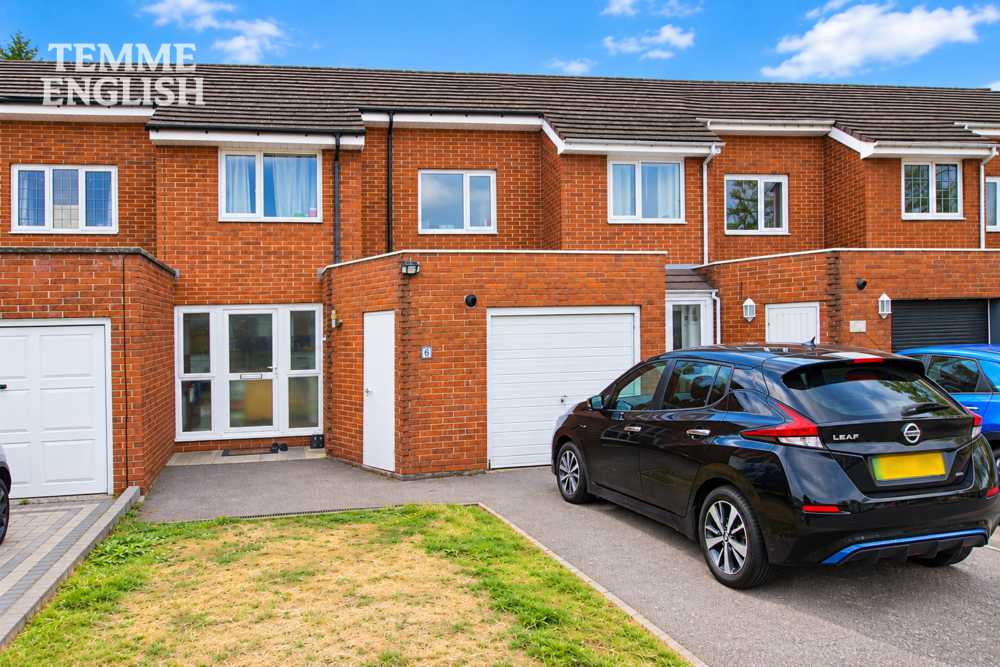 Russell Close, Laindon, SS15 – No Onward Chain!