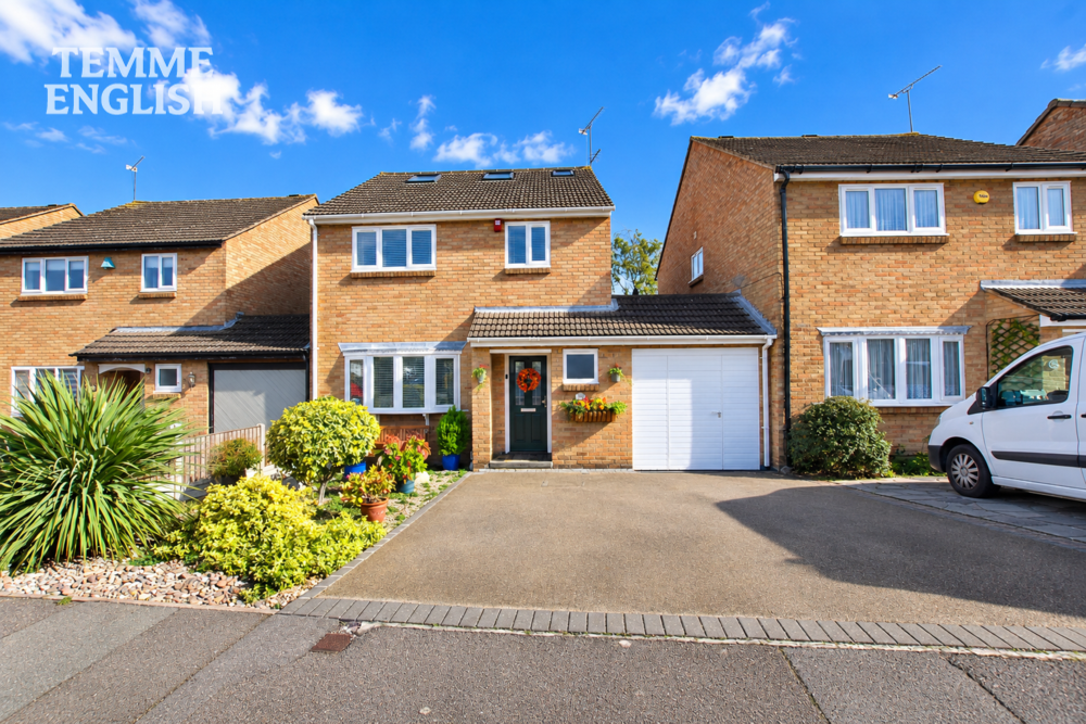 Suffolk Drive, “Counties Estate” Laindon West – Immaculate Family Home!
